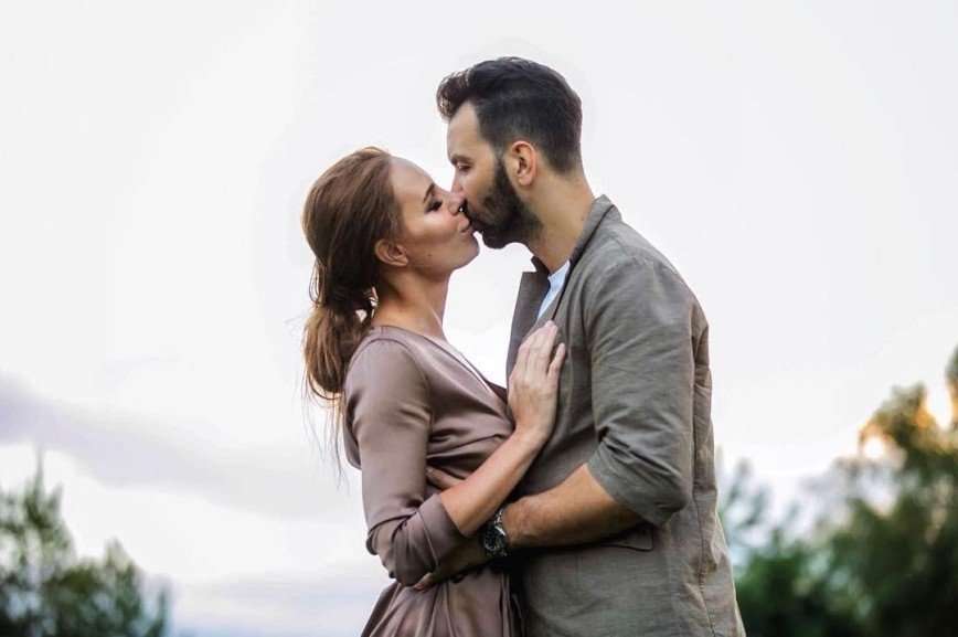 «Я сказал «да» красивой девушке»: Денис Клявер поздравил жену с годовщиной свадьбы