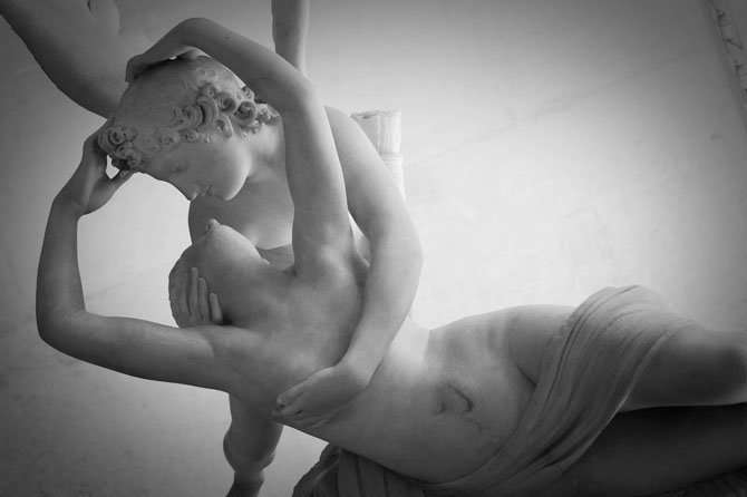Десять самых чувственных скульптур влюбленных