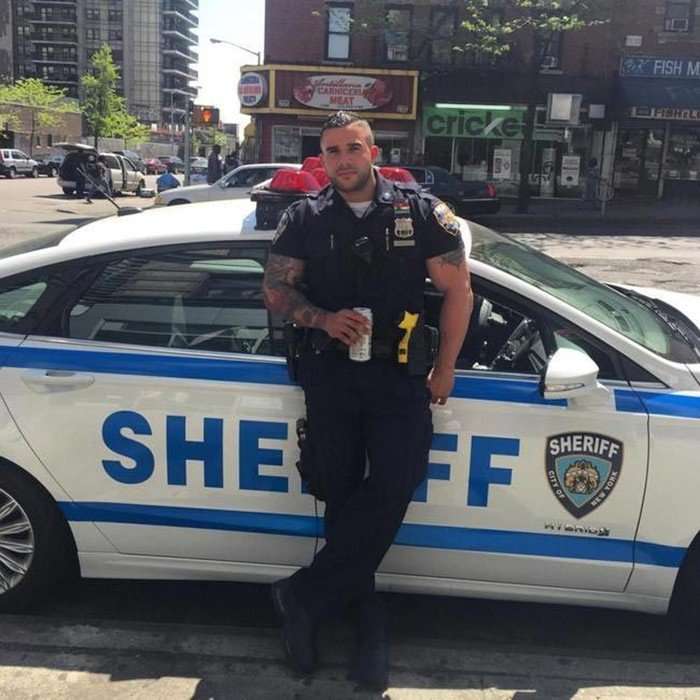 Самый горячий заместитель шерифа Нью-Йорка