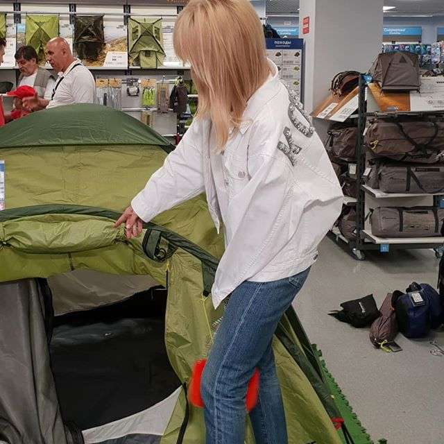 «Вам оно надо?»: певица Валерия собирается в поход с палатками