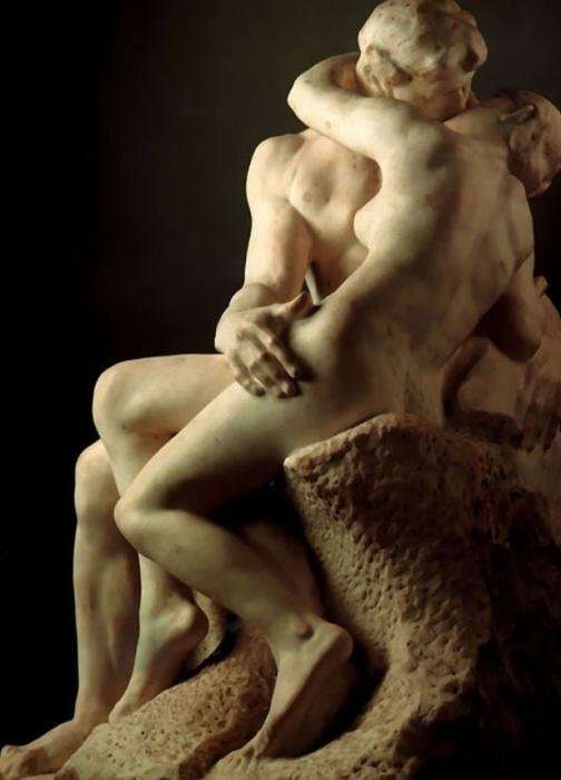 Десять самых чувственных скульптур влюбленных