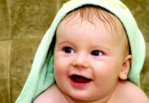 Жінці груди дана природою для вигодовування своєї дитини!