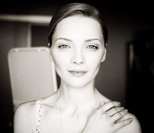 «Обожнюю сосиски в тісті»: Катерина Вілкова показала «перекус» у бабусі.