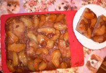 Пиріг з карамелізованими грушами.