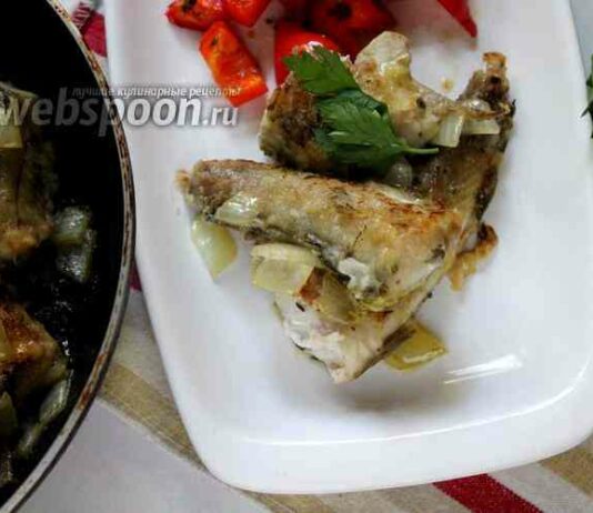 Минтай з прованськими травами на сковороді