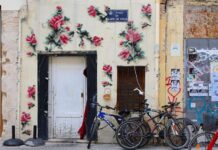 Вишитий стріт-арт.