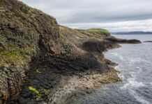 Шотландія: Фінгалова печера і острів Стаффа.