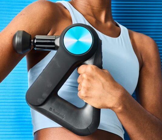 6 найкращих масажних пістолетів, перевірених і перевірених Fitness Editor