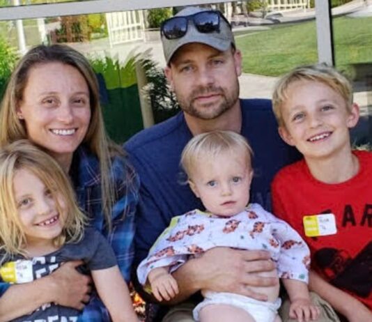 Подарунок, який продовжує нагадувати: мандрівка матері крізь печаль і радість