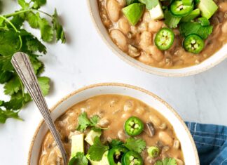 Chili crémeux aux haricots blancs : une recette rapide et savoureuse