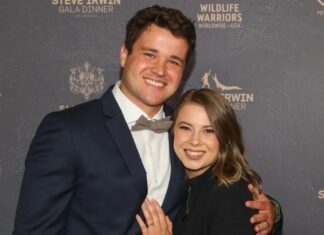 Bindi Irwin und Chandler Powell stellen Daughter Grace das Great Barrier Reef vor
