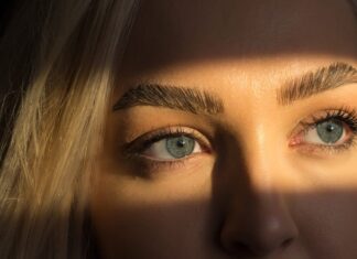 Мікрошейдинг проти Мікроблейдингу: Вибір Правильної Перманентної Татуювання Бровей