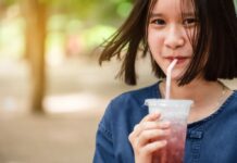 Сахаровмісні напої пов’язані з підвищеною тривожністю у підлітків: нове дослідження підтверджує зростаючу тенденцію