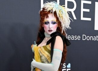 Os looks de maquiagem coloridos mais icônicos do Grammy: um retrocesso no tapete vermelho