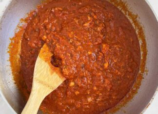 Покращуємо покупний томатний соус для пасти з тунцем: рецепт із 3 інгредієнтів