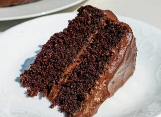 Соєвий соус: Несподіваний інгредієнт, який покращує шоколадний торт із коробки
