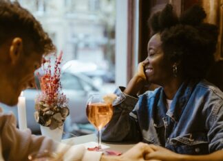 Екстравертований Інтроверт: Розуміння Поєднання Соціальної Енергії та Самотності