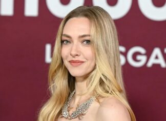 Аманда Сайфред переосмислює елегантність червоної доріжки на гала-вечорі Tiffany Blue Book