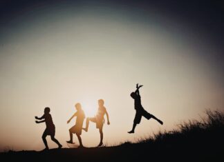 Повернення до Виховання “Сприятливою зневагою”: Зміна Поколінь