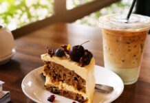 Трейдер Джоу: Крем-чіз із морквяним тортом став вірусним завдяки новому лайфхаку для кави в TikTok