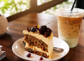 Трейдер Джоу: Крем-чіз із морквяним тортом став вірусним завдяки новому лайфхаку для кави в TikTok