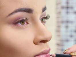 Cara Memakai Lip Liner Tanpa Membuat Bibir Terlihat Berantakan